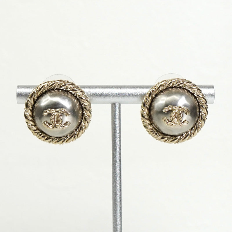 シャネル ココマーク フェイクパール ツイスト サークル ピアス GP ゴールド - NEWSED