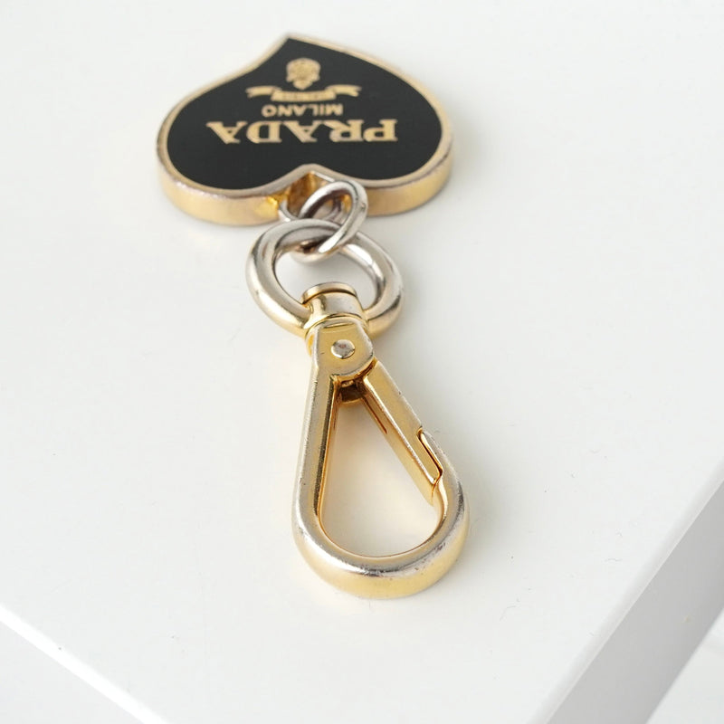 プラダ ハート ロゴ チャーム キーリング GPゴールド / ブラック 箱付き - NEWSED