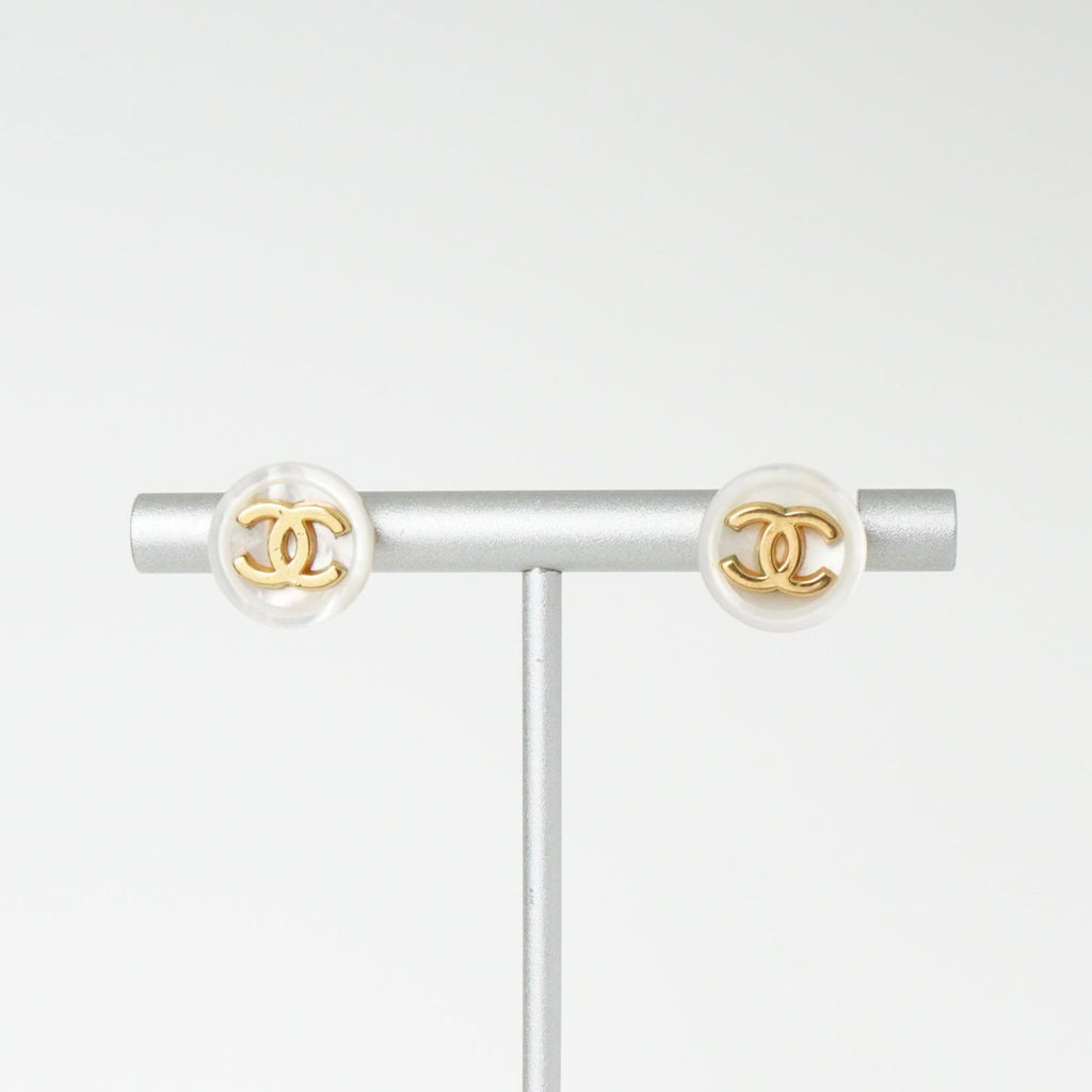 Chanel Coco Mark 圆形贝壳耳环（GP金）