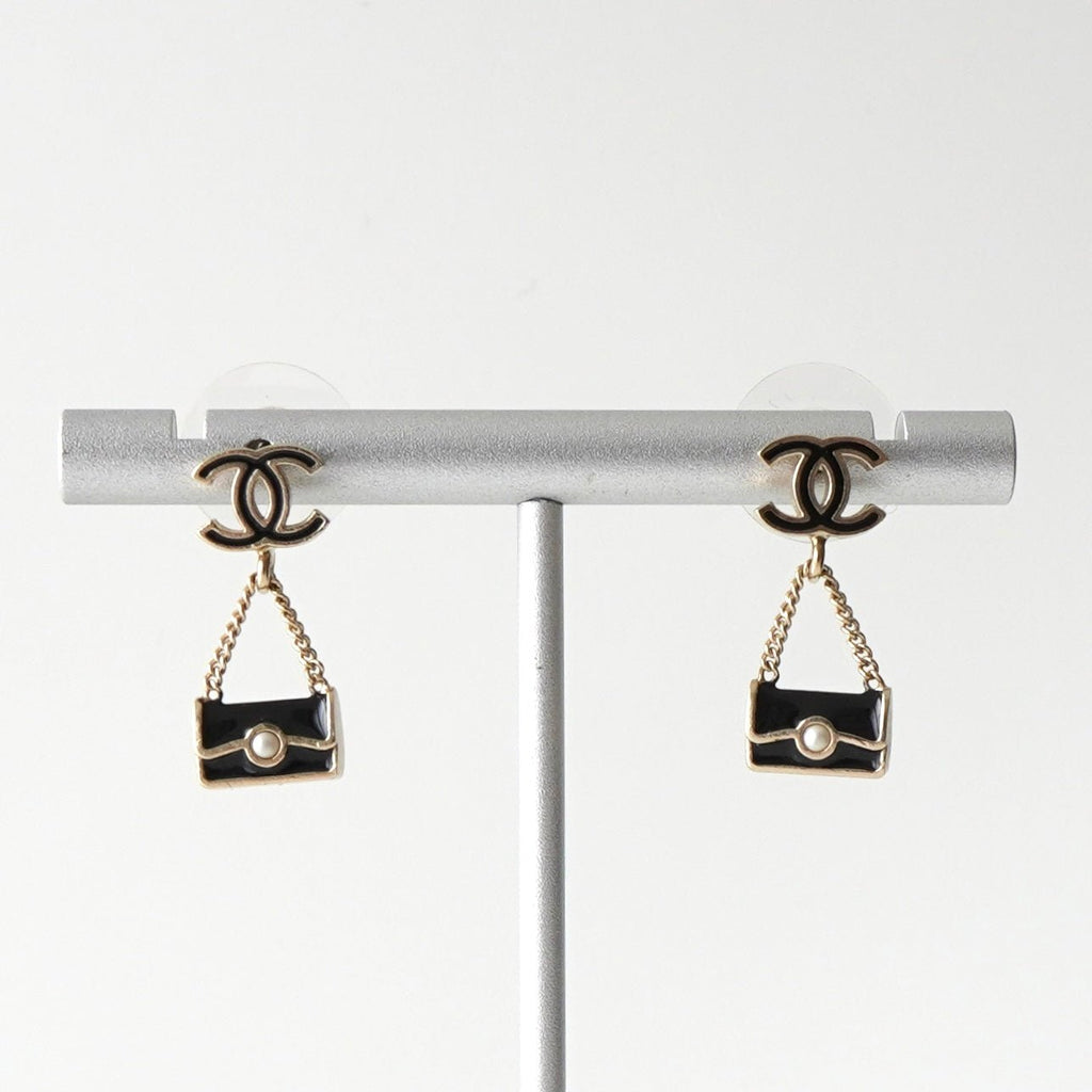 シャネル ココマーク チェーンショルダーバックモチーフ ピアス GP ゴールド/ブラック B12/A