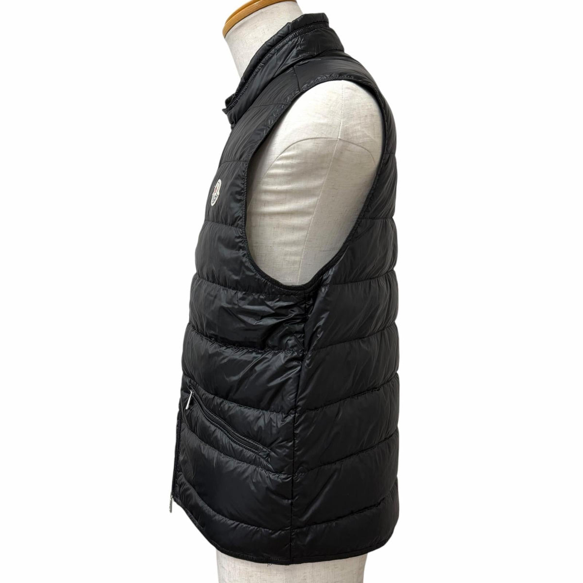 モンクレール GUI GILET ロゴワッペン パッカブル ライト ダウンベスト ブラック 3 メンズ - NEWSED
