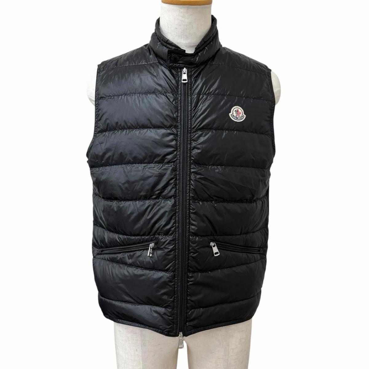 モンクレール GUI GILET ロゴワッペン パッカブル ライト ダウンベスト ブラック 3 メンズ - NEWSED