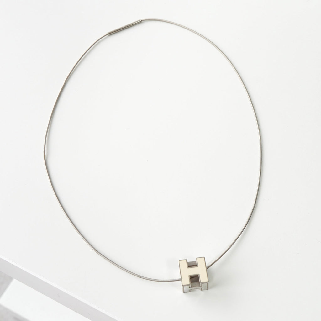 エルメス カージュドアッシュ Hキューブ ネックレス ホワイト/シルバー