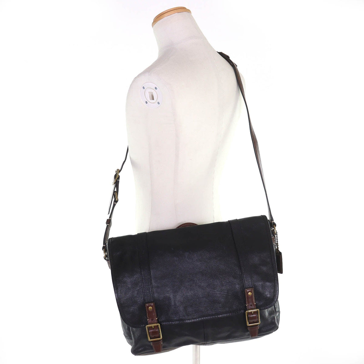 コーチ HARRISON LEATHER MEDIUM MESSENGER ハリソンレザーミディアムメッセンジャー ショルダーバッグ ブラック メンズ - NEWSED