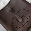 Hermès Evelyne II PM Taurillon Clemence Havana 皮革单肩包，银色金属配件和 K 标志，棕色
