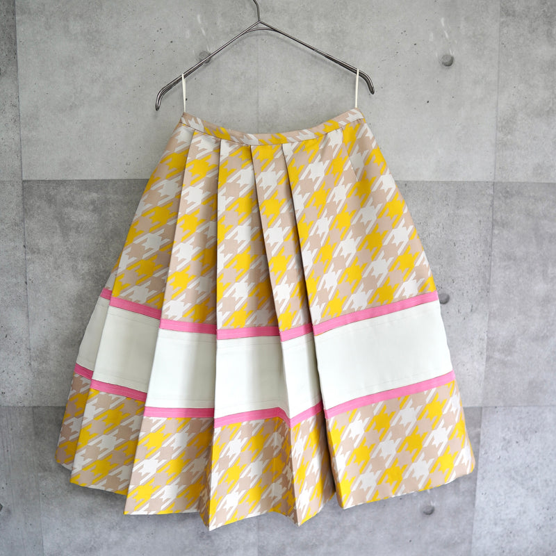 Houndstooth patterned asymmetry pleats skirt