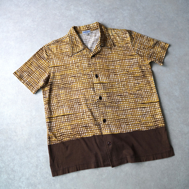 Open-collar patterned shirt