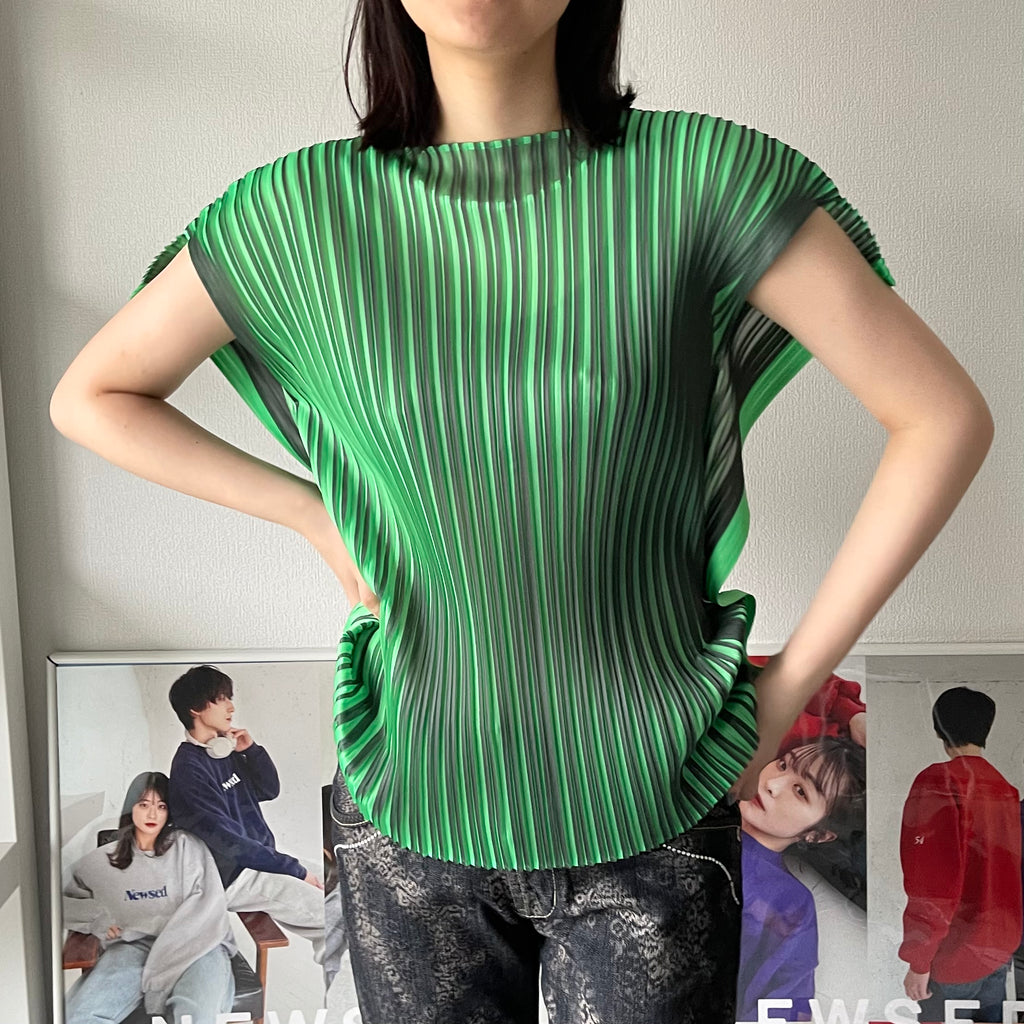 Pleats deformation top