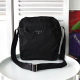 プラダ ナイロン ショルダーバッグ トライアングルロゴ ブラック