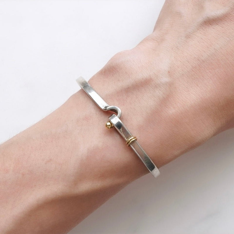 美品希少✨ティファニー フック&アイ バングル コンビ k18 シルバー925 Tiffany & Co. - ティファニー ブレスレット フック&アイ
