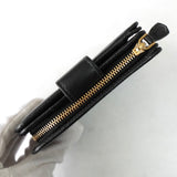 プラダ サフィアーノ レザー 二つ折り財布 コンパクトウォレット トライアングルロゴ L字ファスナー ブラック - NEWSED