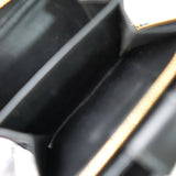 プラダ サフィアーノ レザー 二つ折り財布 コンパクトウォレット トライアングルロゴ L字ファスナー ブラック - NEWSED