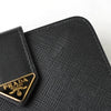 プラダ サフィアーノ レザー  二つ折り財布 コンパクトウォレット トライアングルロゴ L字ファスナー ブラック