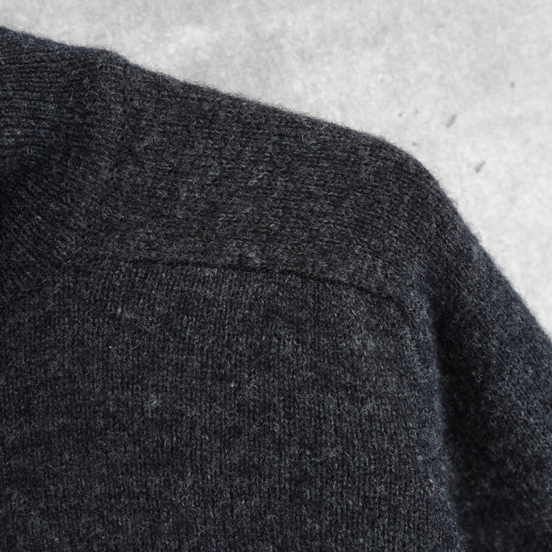 Logo Embroidery Turtleneck Sweater｜Made in Scotland - NEWSED