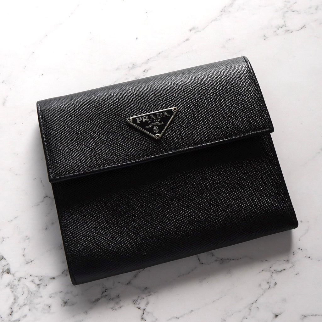 プラダ サフィアーノ レザー 二つ折り財布 ブラック M170A
