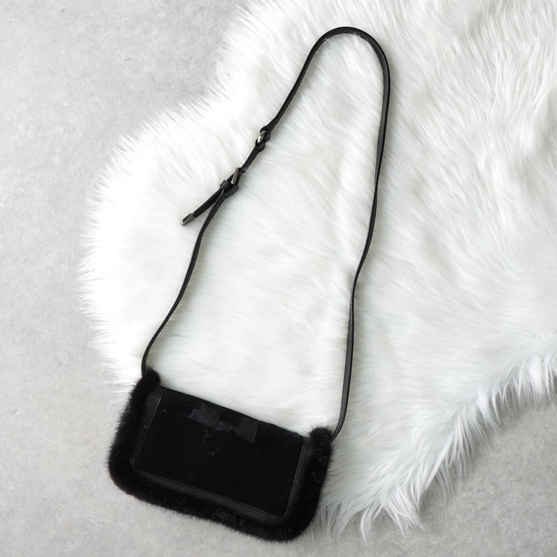 ロエベ スタッズ アナグラム ハラコレザー / ファー ショルダーバッグ ブラック