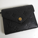 ルイ ヴィトン モノグラム アンプラント ポルトフォイユ ヴィクトリーヌ コンパクトウォレット 三つ折り財布 ブラック M64060 - NEWSED