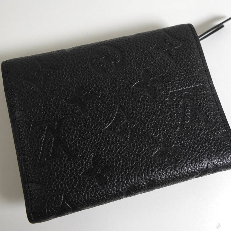 ルイ ヴィトン モノグラム アンプラント ポルトフォイユ ヴィクトリーヌ コンパクトウォレット 三つ折り財布 ブラック M64060 - NEWSED