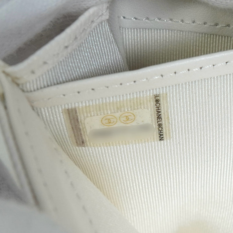 シャネル クラシック ココマーク マトラッセ キャビアスキン 長財布 ホワイト