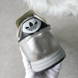 アディダス MICRO PACER ローカット スニーカー シルバー - NEWSED