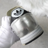 アディダス MICRO PACER ローカット スニーカー シルバー - NEWSED