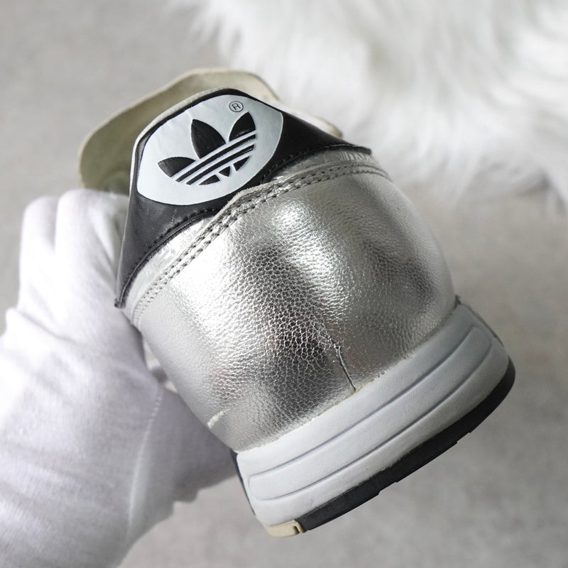 アディダス MICRO PACER ローカット スニーカー シルバー - NEWSED