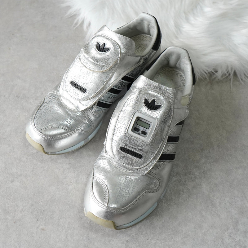 アディダス MICRO PACER ローカット スニーカー シルバー - NEWSED