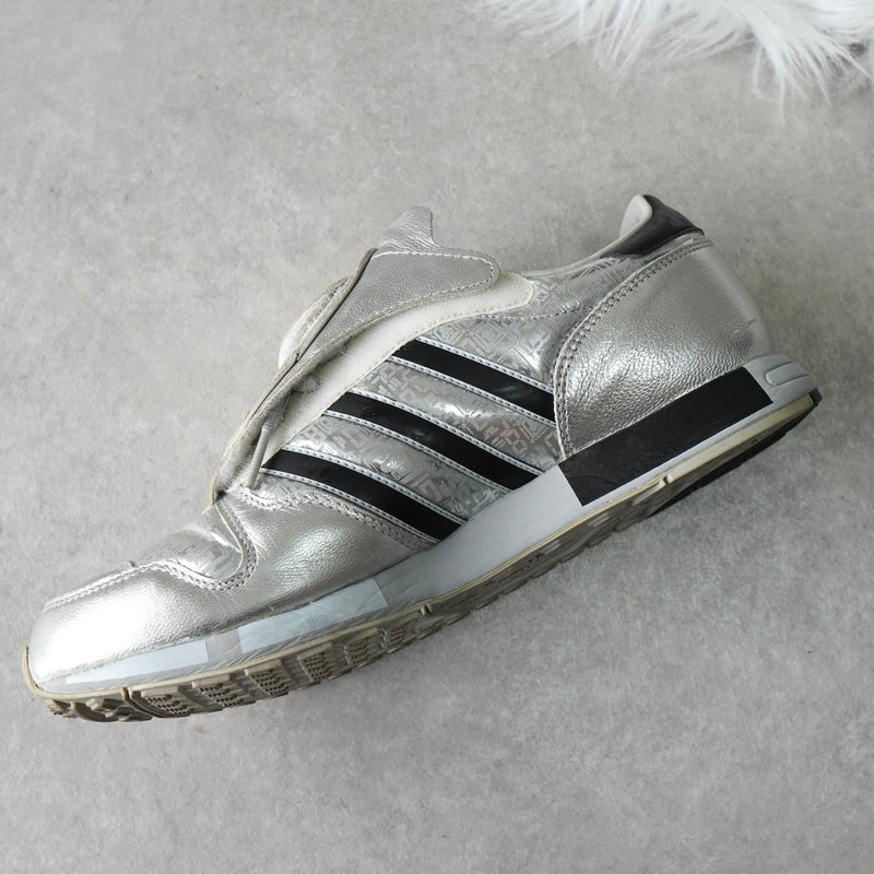 アディダス MICRO PACER ローカット スニーカー シルバー - NEWSED