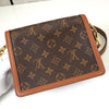 Louis Vuitton Monogram Reverse Dauphine 迷你单肩包，内置 IC 芯片，棕色
