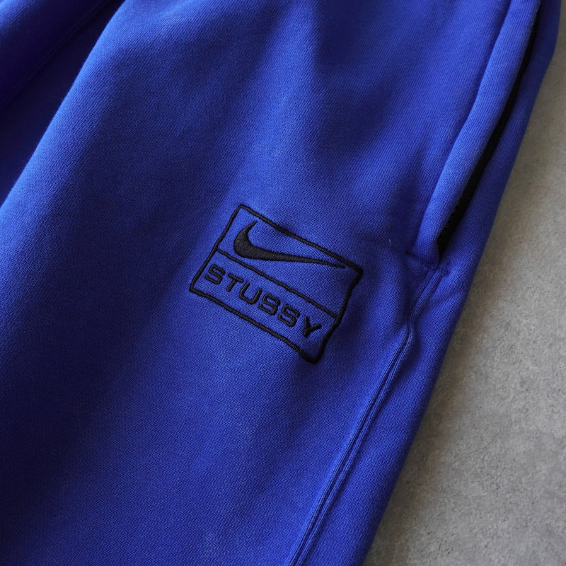 ステューシー × ナイキ NRG ゲームロワイヤル ロゴ スウェットパンツ トレーニングパンツ ブルー - NEWSED