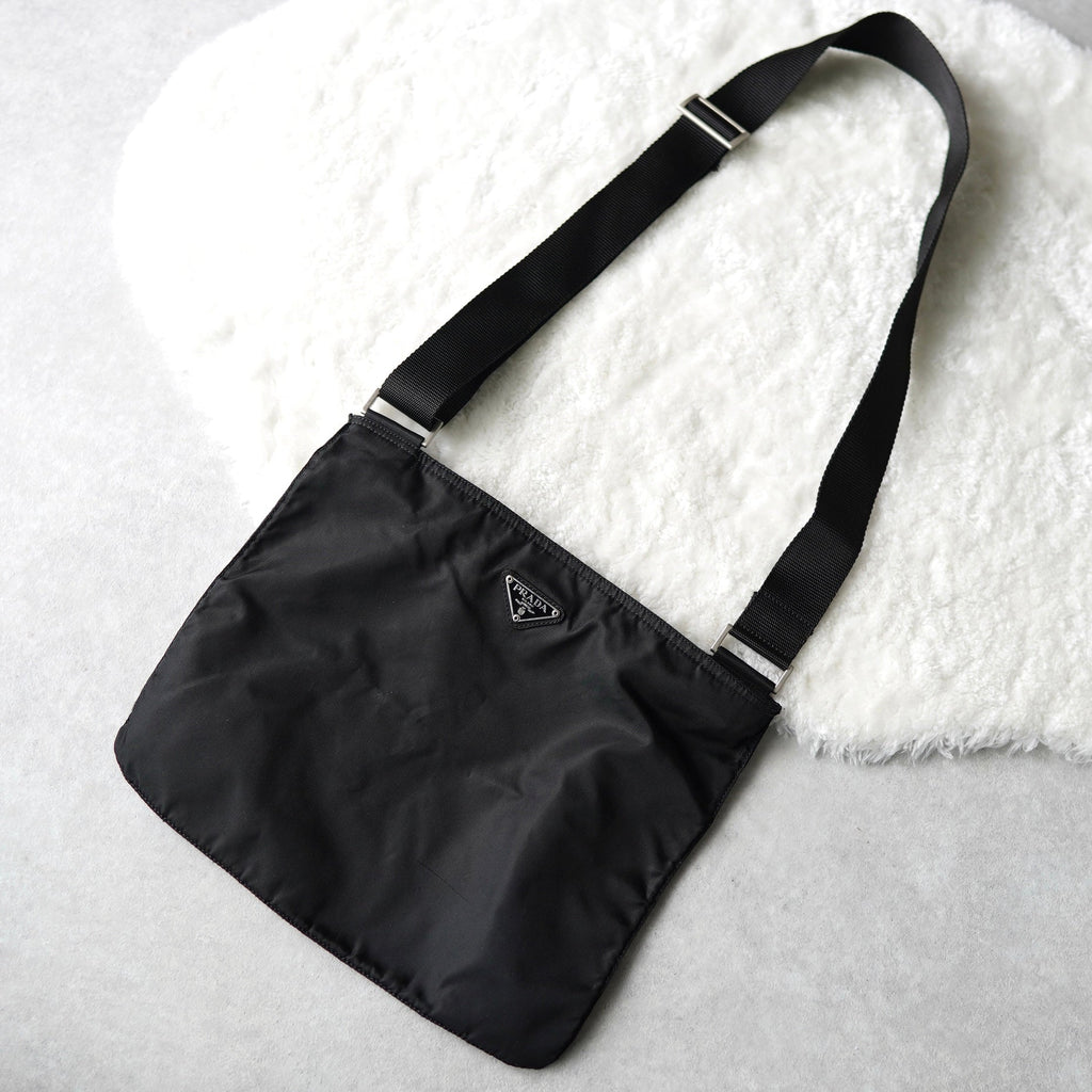 Nylon shoulder bag