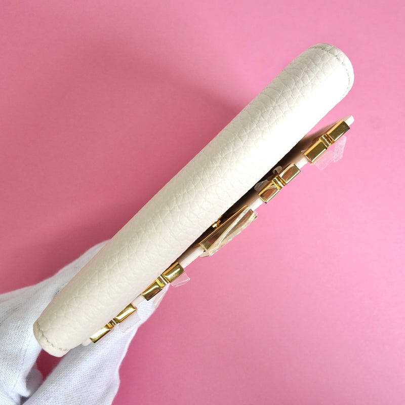 ルイ ヴィトン ポルトフォイユ カプシーヌ コンパクト クオーツ 三つ折り財布 ホワイト M11363