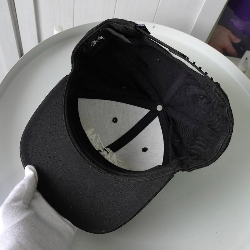 ステューシー ロゴ キャップ ブラック - NEWSED