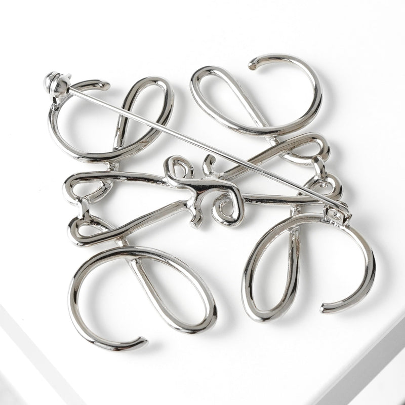 ロエベ アナグラム シルバー ブローチ 箱付き - NEWSED