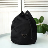 プラダ ポコノ テスート ナイロン 巾着 バッグ ポーチ 三角プレート ブラック - NEWSED