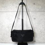 プラダ テスート ポコノ ナイロン サフィアーノレザー トライアングルロゴ ショルダーバッグ ブラック - NEWSED