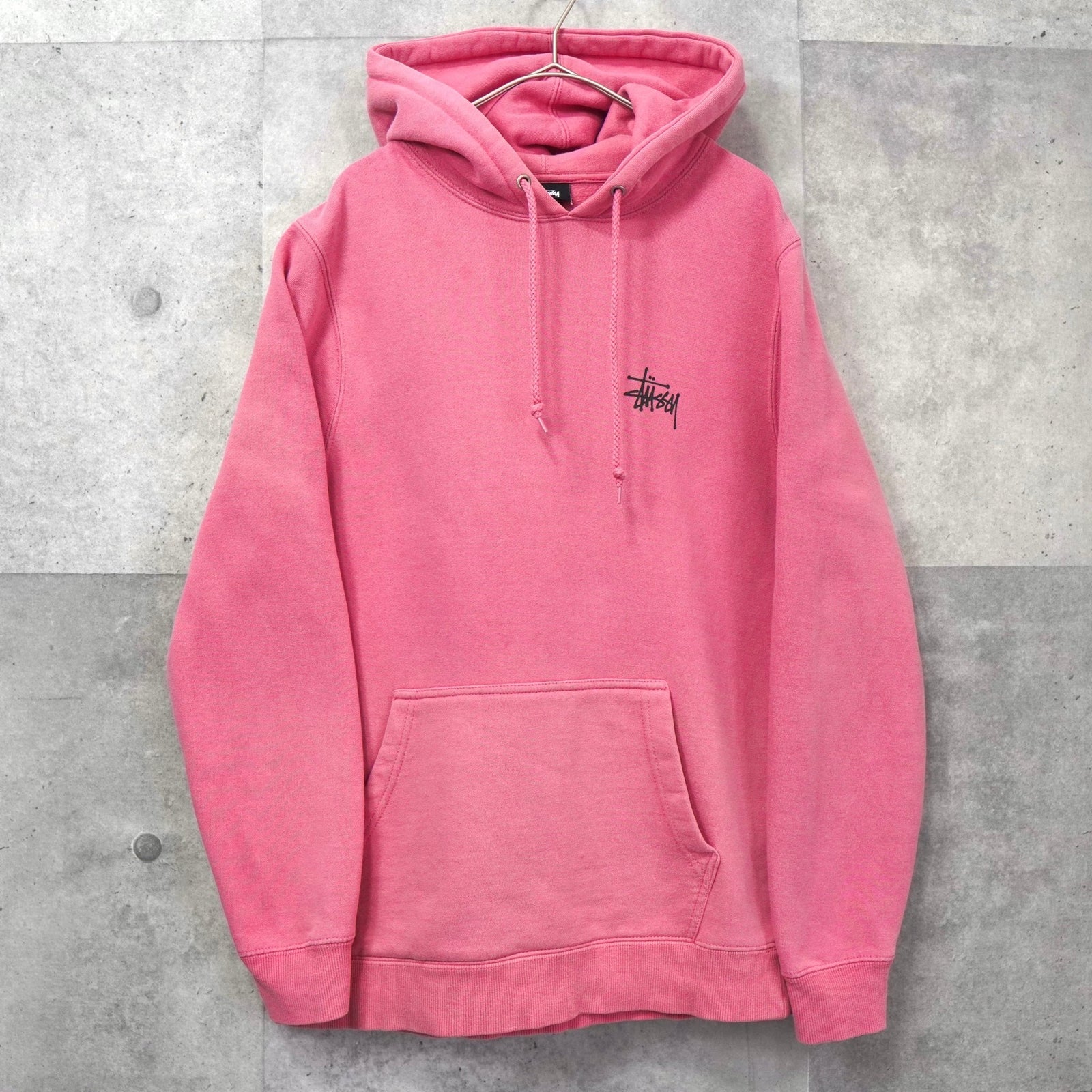 Stüssy logo hoodie in pink | ブランド古着を扱うリユースショップ NEWSED