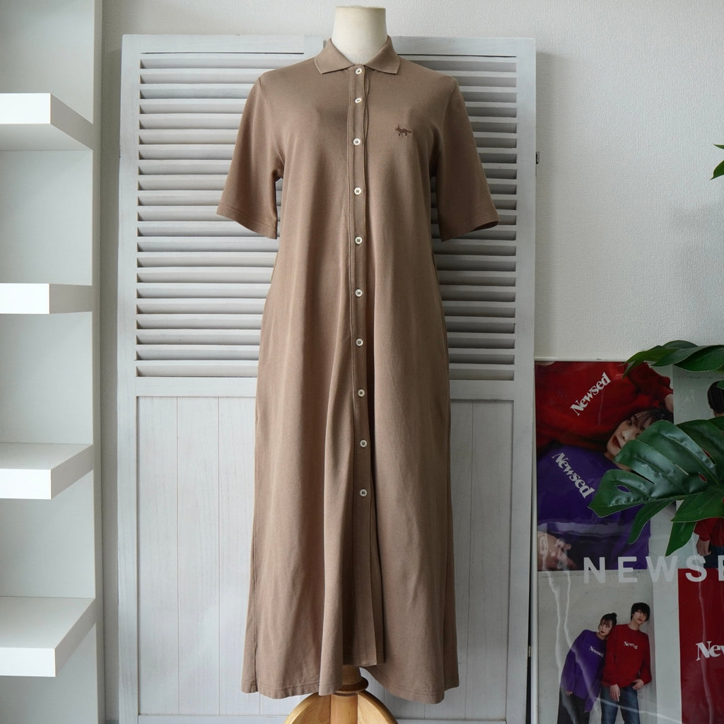 Maison Kitsune 狐狸贴片长款 Polo 衫，短袖，棕色