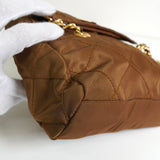 プラダ トライアングルロゴ ポコノ テスート ナイロン キルティング チェーン ミニ ショルダーバッグ ブラウン - NEWSED