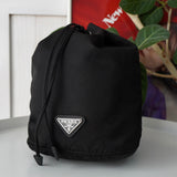 プラダ テスート ポコノ ナイロン 巾着バッグ ポーチ 三角プレート ブラック - NEWSED