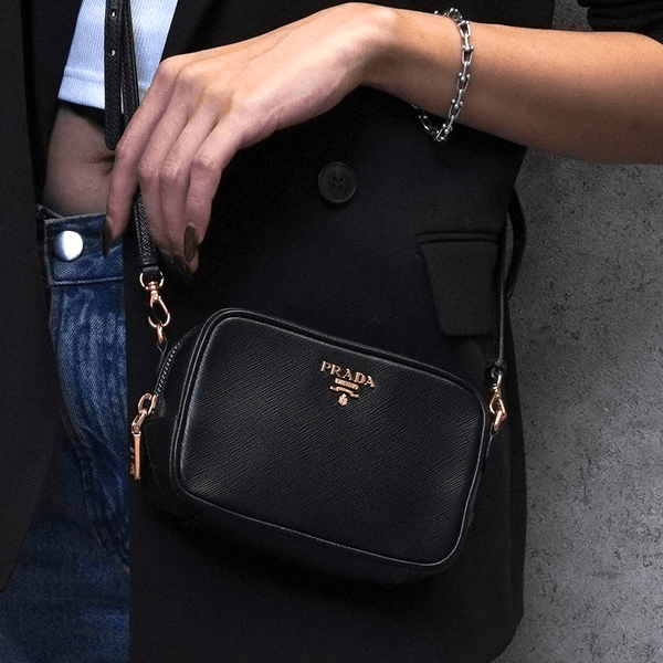 美品、正規品　プラダサフィアーノ　ショルダー サフィアーノレザー ショルダーバッグ ネロ ブラック 黒[1BD127 2ERX