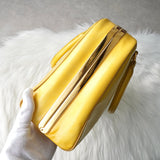 プラダ サフィアーノレザー ハンドバッグ 自立型 三角プレート イエロー - NEWSED