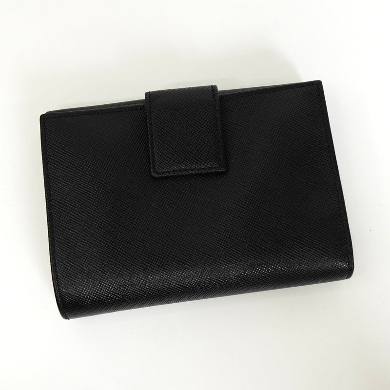 プラダ サフィアーノ レザー トライアングルロゴ 二つ折り財布 ブラック - NEWSED