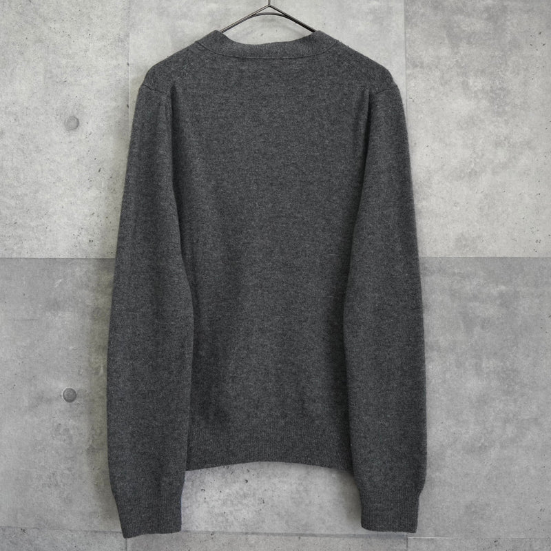 プレイ コムデギャルソン ハートロゴ カーディガン グレー - NEWSED