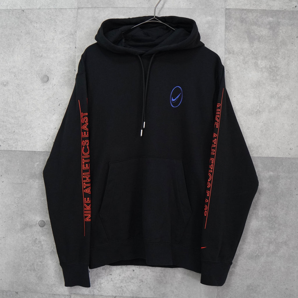 黑色 Nike 徽标刺绣连帽衫