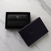 プラダ サフィアーノ レザー 三つ折り財布 三角プレート ブラック