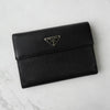 プラダ サフィアーノレザー トライアングルロゴ 三つ折り財布 ブラック