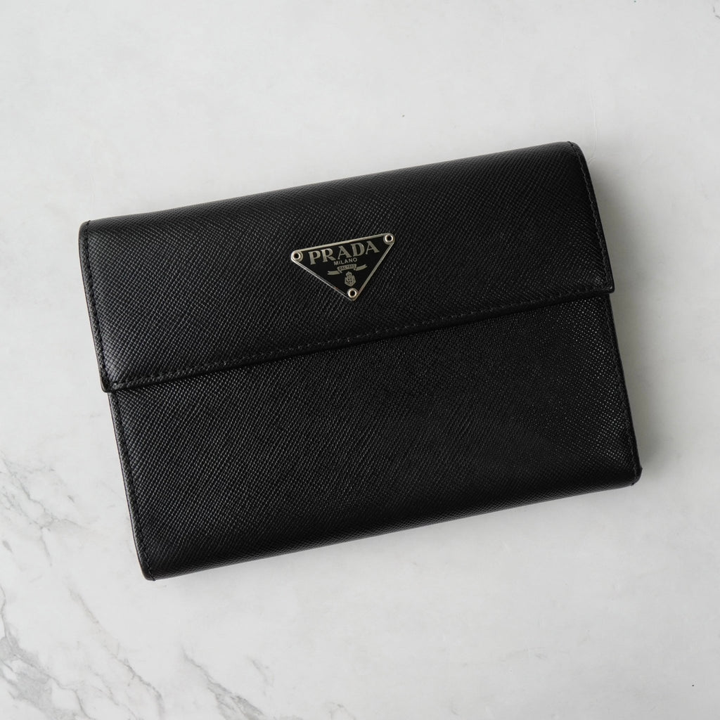 プラダ サフィアーノレザー トライアングルロゴ 三つ折り財布 ブラック