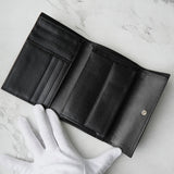 プラダ サフィアーノレザー トライアングルロゴ 三つ折り財布 ブラック - NEWSED