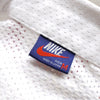 Nike 徽标刺绣短袖 Polo 衫（白色）